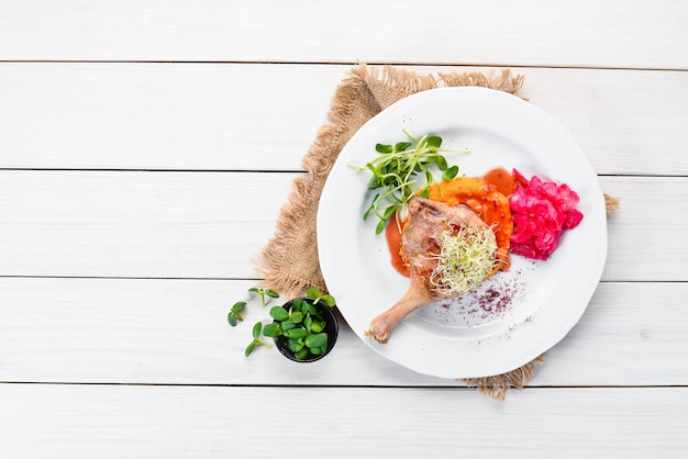 Talrze z kolorowym daniem